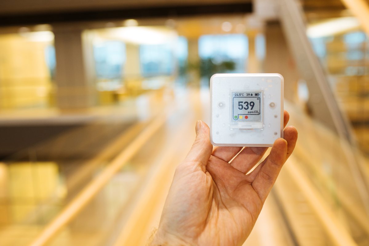 Capteur de CO2 et d'humidité qui déclenche la hausse de débit d'une VMC intelligente