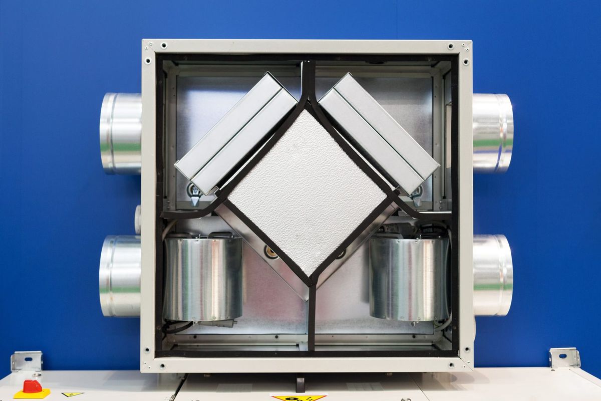 Échangeur d'une VMC double flux, caisson ouvert